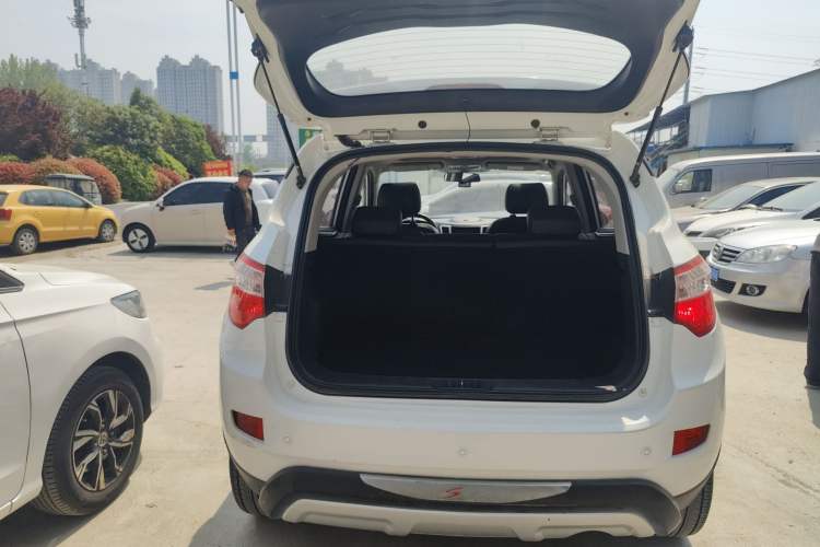 Used CHANGAN CS35 2015 1.6L Manual Luxury Model China IV Standard Trunk