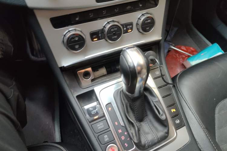 Used Volkswagen Magotan 2012 Facelift 1.8TSI Prestige Model Gear Lever