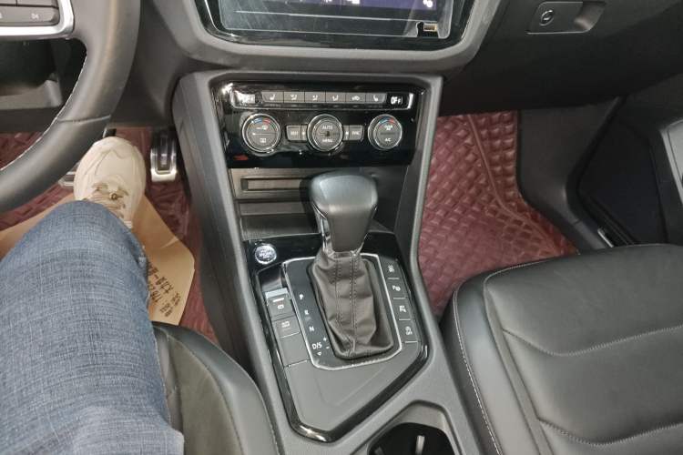 Used Volkswagen Tiguan L 2021 330TSI Automatic Two-Wheel Drive R-Line Enhanced Edition Gear Lever