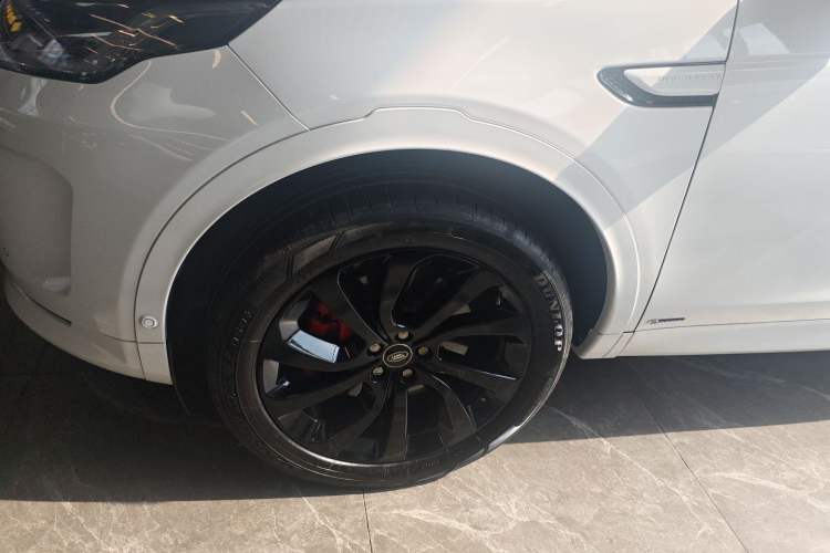 Used Land Rover Discovery Sport 2021 249 PS R-Dynamic SE Performance Tech Edition 5 Seats Left Front Wheel Hub