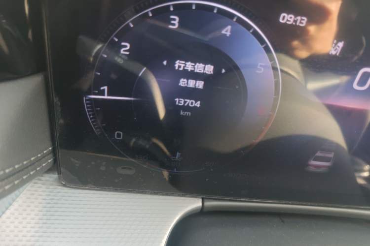 Used Hongqi H5 2024 2.0T Automatic Smart Connect Flagship Edition Odometer Close Up