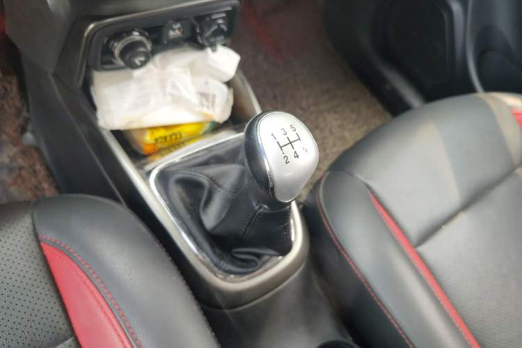 Used CHANGAN CS15 2016 1.5L Manual Fashion Edition Gear Lever