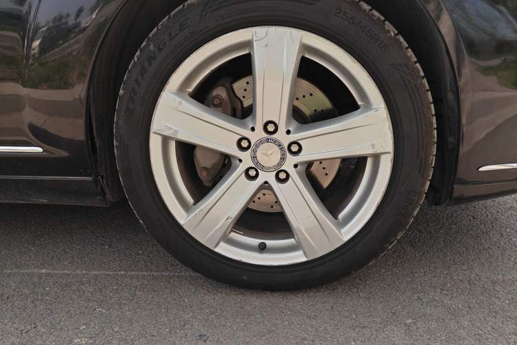 Used Mercedes-Benz S-Class 2012 S 300 L Business-Class Grand Edition Right Front Wheel Hub