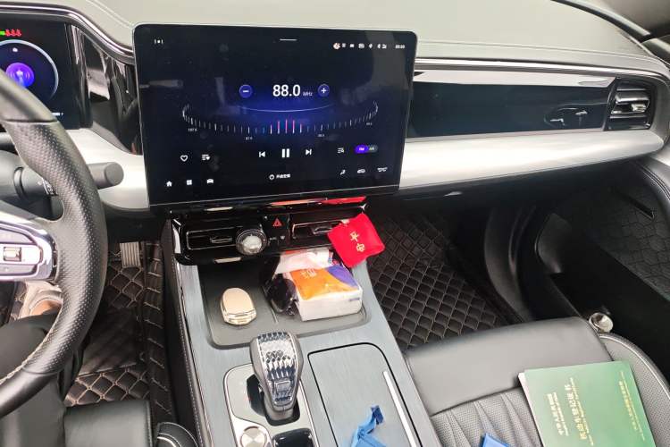 Used GAC Trumpchi GS8 2022 Dual-Engine Series 2.0TM Two-Wheel Drive Prestige Edition (7 Seats) Audio And AC Panel