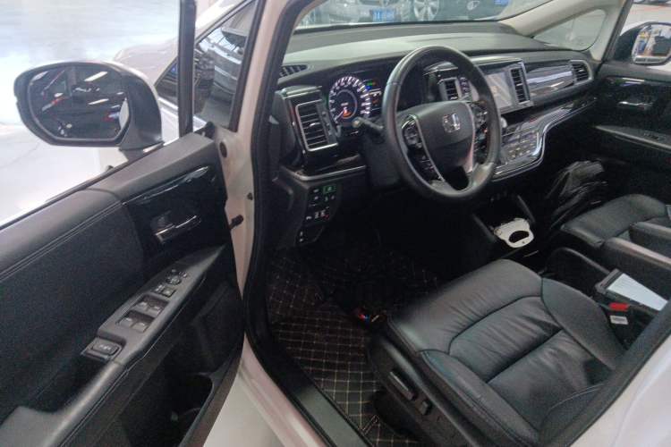 Used Honda Elysion 2019 2.0L Hybrid Luxury Edition
