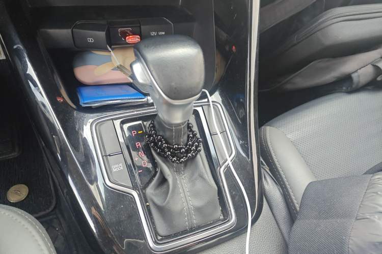 Used Kia Sportage R 2019 2.0L Automatic Smart Luxury Edition Gear Lever