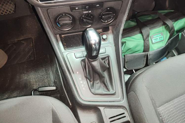 Used Volkswagen Lavida 2018 Classic 1.5L Automatic Fashion Edition China VI Standard Gear Lever