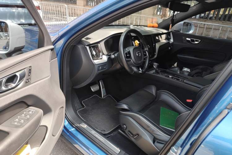 Used Volvo XC60 2019 T5 4x4 Zhiyuan Sport Edition China V Standard