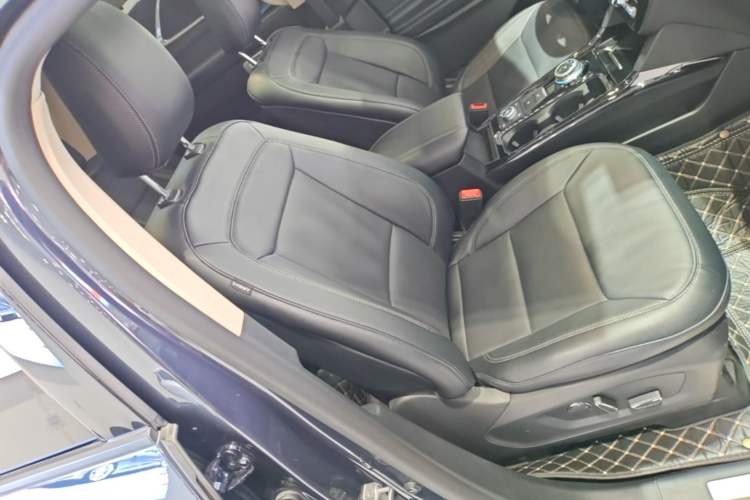 Used Ford Explorer 2020 EcoBoost 285 4x4 Titanium Edition 7-Seater
