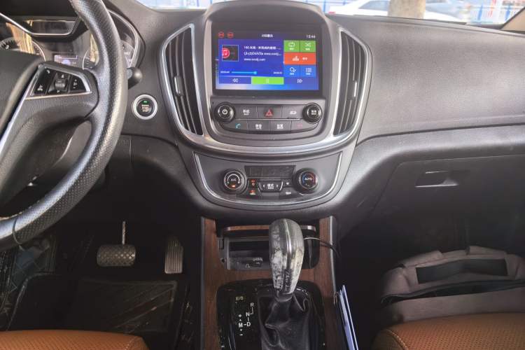 Used Baojun 560 2017 Rhythmic Edition 1.8L iAMT Prestige Model