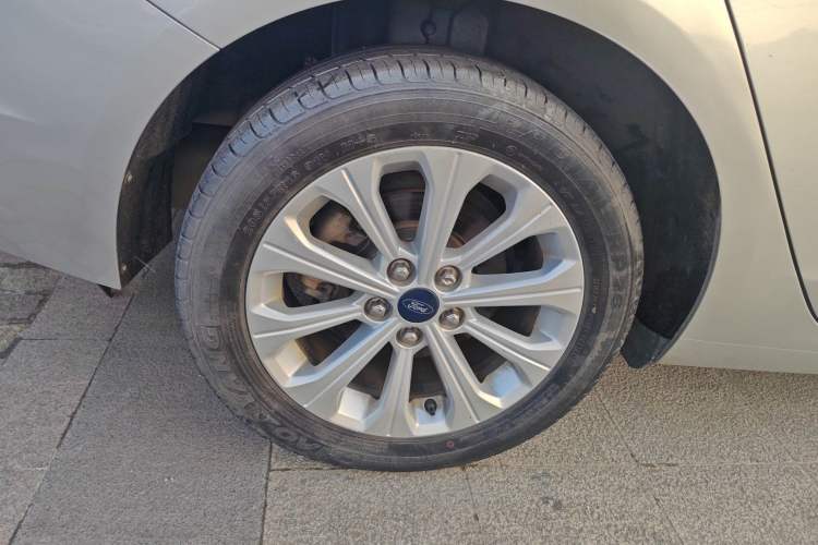 Used Ford Escort 2015 1.5L Manual Fashion Edition
