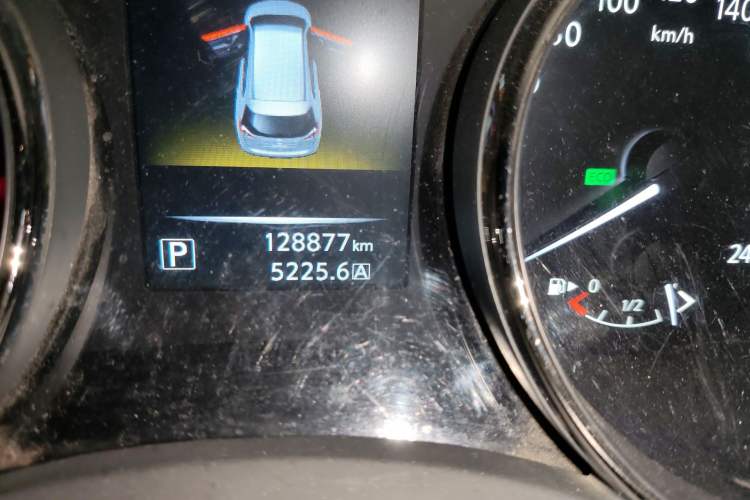 Used Nissan X-Trail 2014 2.0L CVT Comfort Edition 2WD Odometer Close Up