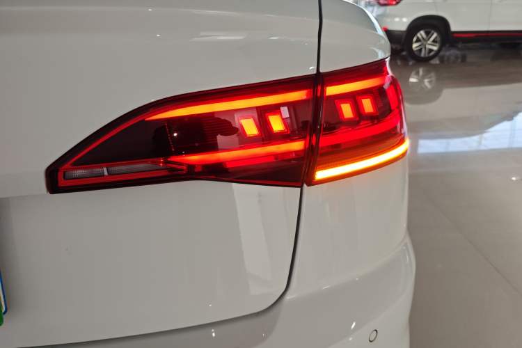 Used Volkswagen Bora 2025 200TSI DSG Enjoy Driving Navigation Edition Right Rear Taillight