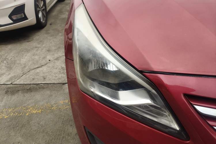 Used Hyundai Verna Ray 2014 1.4L Manual GL Right Front Headlight