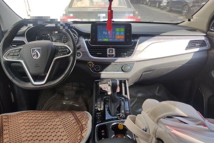 Used Baojun 730 2017 1.5T DCT Flagship Model 7 Seats China V Emission Standard Center Console