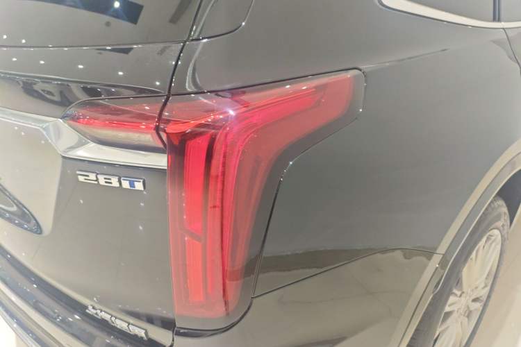 Used Cadillac XT6 2022 2.0T Six-Seater Four-Wheel-Drive Luxury Standard Edition Right Rear Taillight