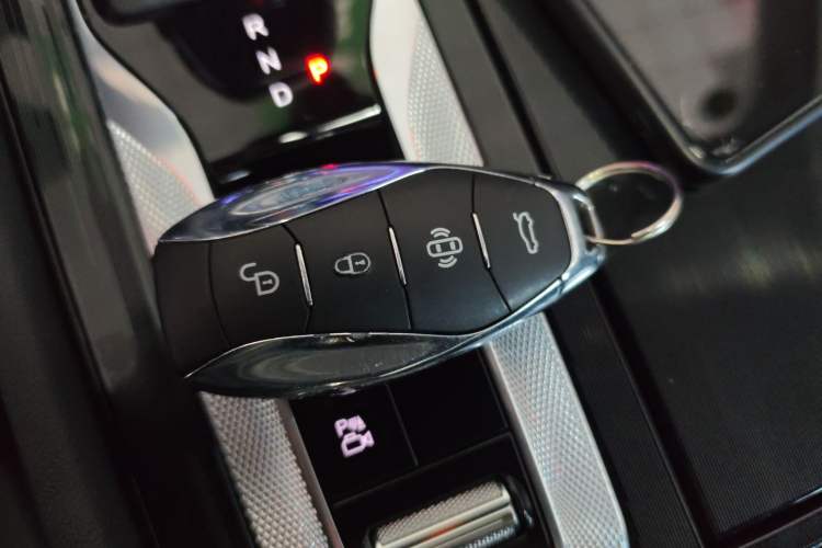 Used Hongqi H5 2023 1.5T HEV Smart Connect Flagship Edition
