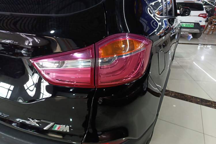Used SWM X7 2016 1.5T Manual Luxury Edition 7 Seats Right Rear Taillight