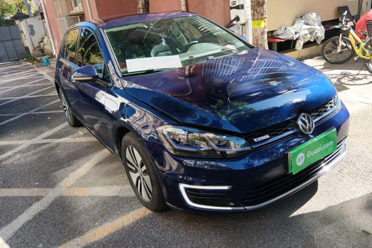 Used Volkswagen Golf New Energy 2018 e-Golf Front Right 45 Deg