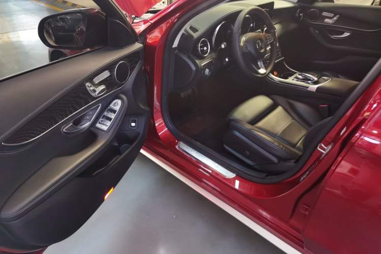 Used Mercedes-Benz C-Class 2017 Facelift C 200 L Sport Edition Driver Seat