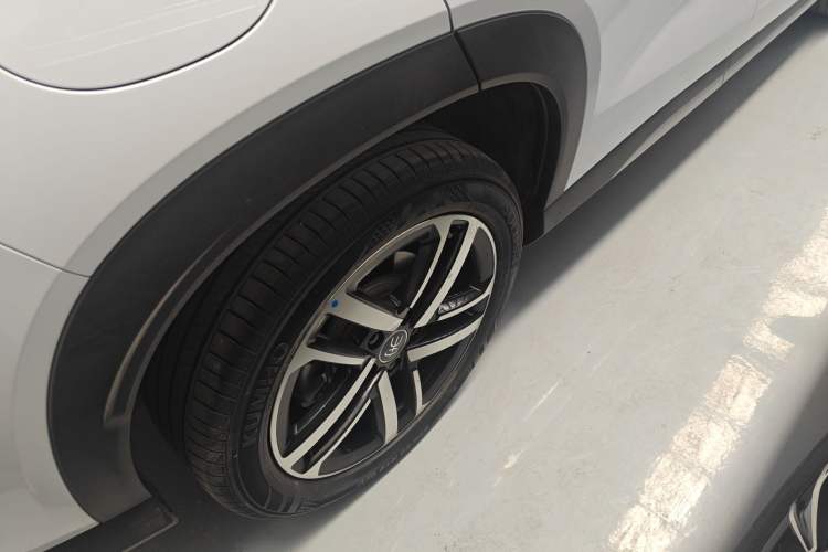 Used BYD Song L DM-i 2025 Intelligent Driving Version 112 km Leading Trim Right Rear Wheel Hub