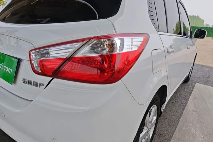 Used Venucia R50 2013 1.6L Manual Fashion Edition Exterior 3