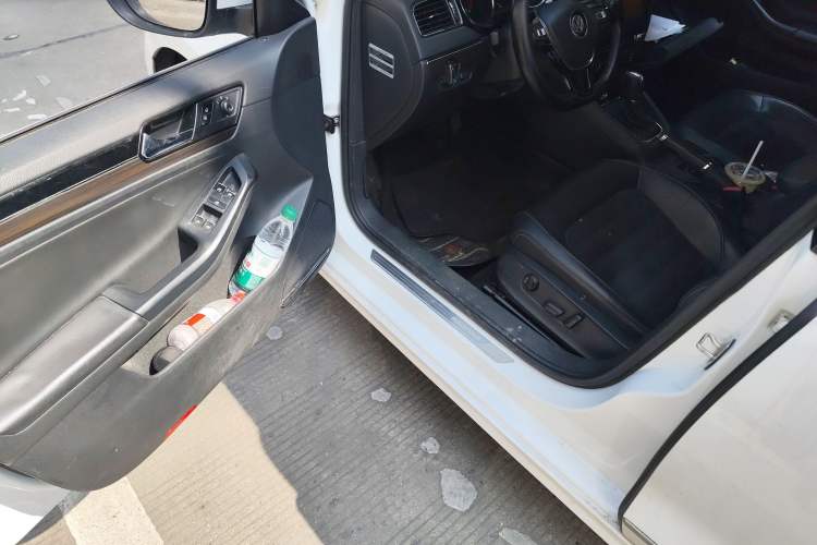 Used Volkswagen Sagitar 2015 230TSI Automatic Luxury Model
