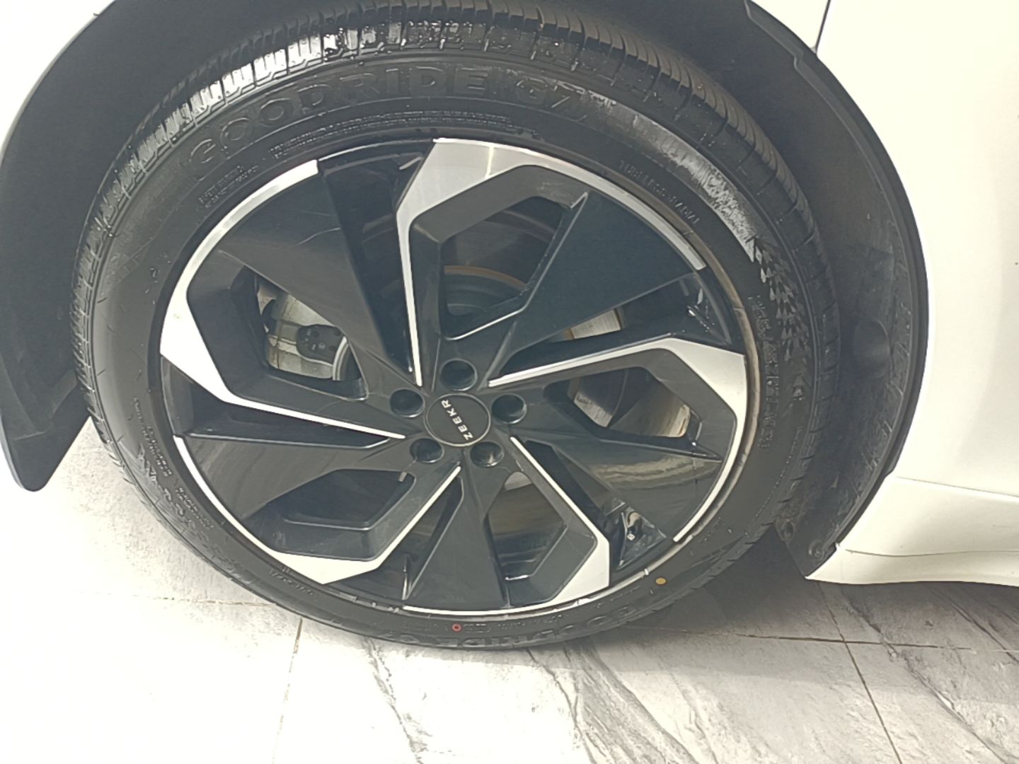 Zeekr 001 2025 WE Edition 95 kWh Rear-Drive — снимка 11