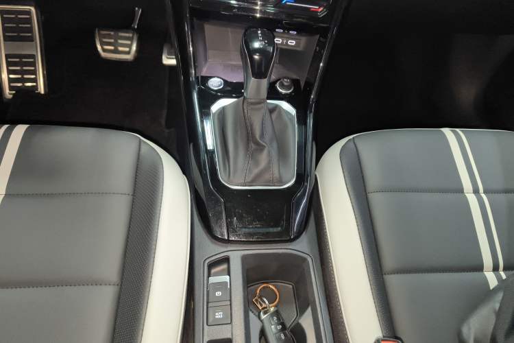 Used Volkswagen T-ROC 2023 300TSI DSG Two-Wheel-Drive Chen Guang Edition Gear Lever