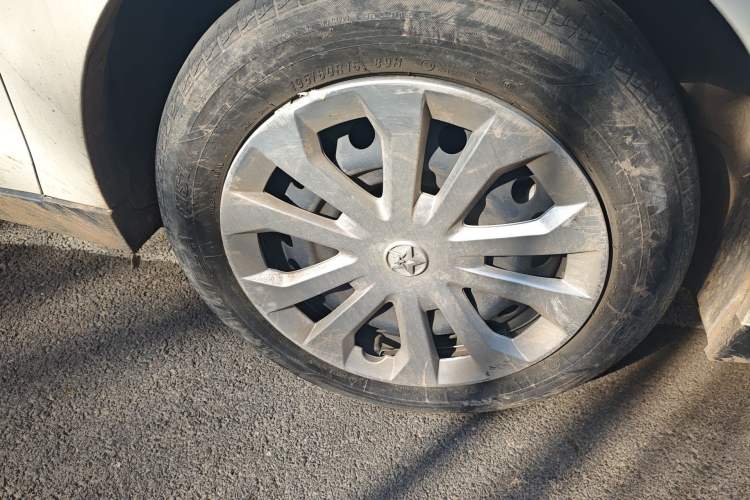 Used Venucia D60EV 2022 Standard Range Smart Drive Version Right Front Wheel Hub