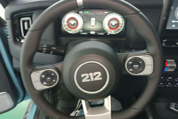 Used 212 T01 2025 2.0T Changfeng