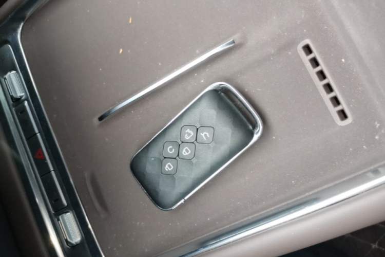 Used Wuling Starlight 730 2025 Model Plug-in Hybrid 125km Luxury Edition
