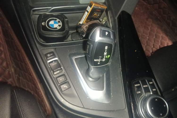 Used BMW 3 Series GT 2019 320i Sport Edition Gear Lever