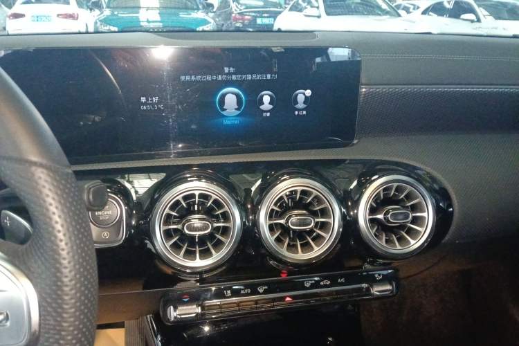 Used Mercedes-Benz A-Class 2022 Revised Version A 200 L Sport Sedan Fashionable Style
