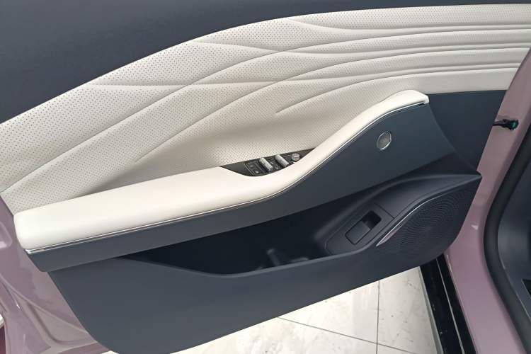 Used Geely Galaxy E8 2024 550 km Range Rear-Drive MAX
