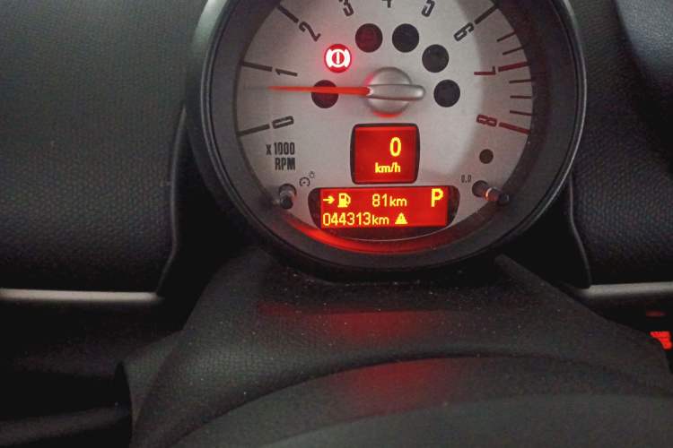 Used MINI Countryman 2011 1.6L ONE Odometer Close Up