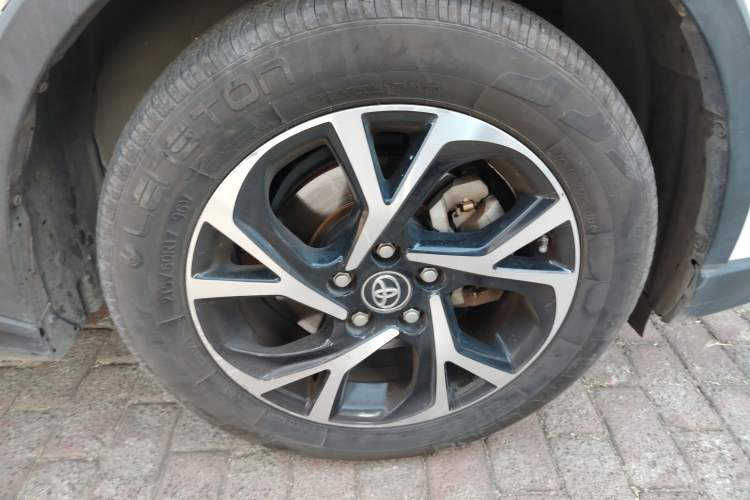 Used Toyota C-HR 2018 2.0L Leading with Sunroof China V Standard