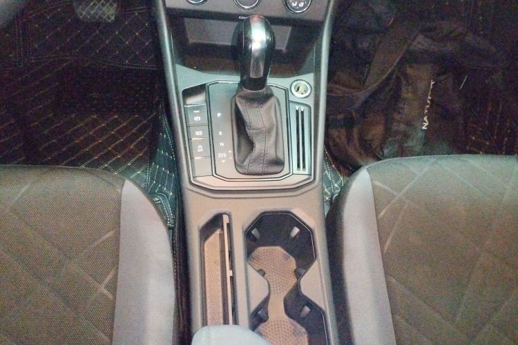 Used Volkswagen Lavida 2024 1.5L Automatic DeYi Edition Gear Lever