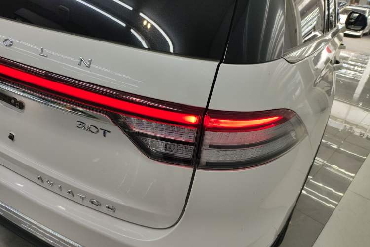 Used Lincoln Aviator 2021 3.0T V6 All-Wheel-Drive Executive Edition
