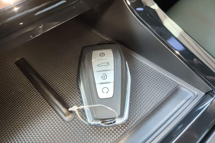 Used Geely Auto Emgrand X7 Sport 2024 1.5TD Smart Connect+ Vehicle Key