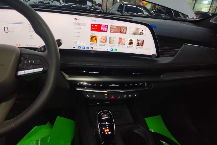 Used Cadillac XT4 2024 28T Two-Wheel-Drive Prestige Version
