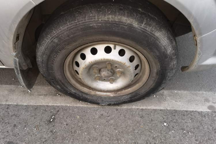 Used Dongfeng Yufeng 2020 2.3T Economy Standard Edition VAN Short Wheelbase Mid-Roof 3-Seater WP2.3
