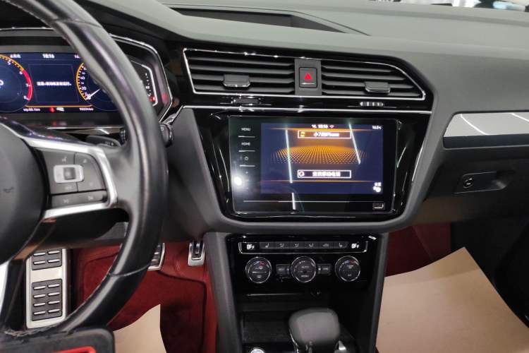 Used Volkswagen Tiguan L 2021 330TSI Automatic Two-Wheel Drive R-Line Enhanced Edition Audio And AC Panel