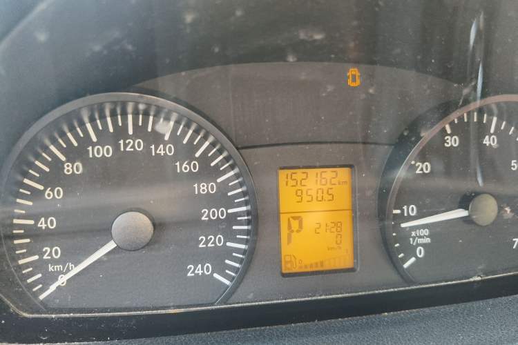 Used Mercedes-Benz Vito 2013 3.0L Elite Edition Odometer Close Up