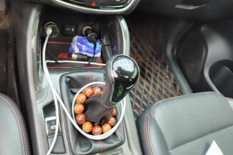 Used CHANGAN CS75 2017 Shangkui Edition 1.5T Manual Fengxiang Model Gear Lever