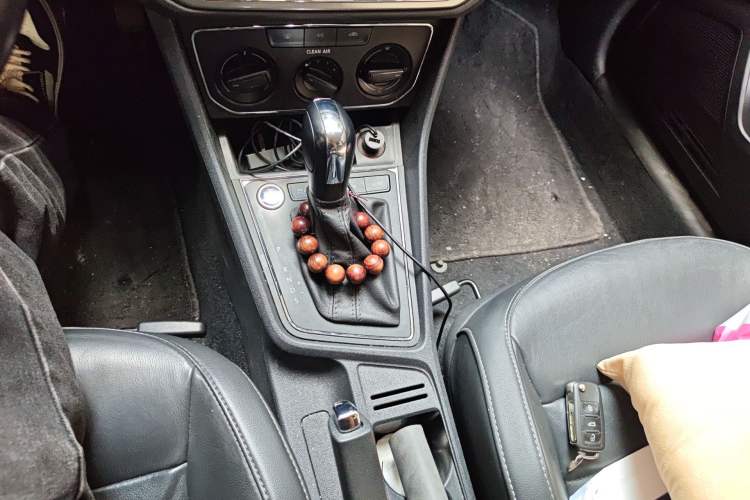 Used Volkswagen Lavida 2017 1.6L Automatic Comfort Edition Gear Lever