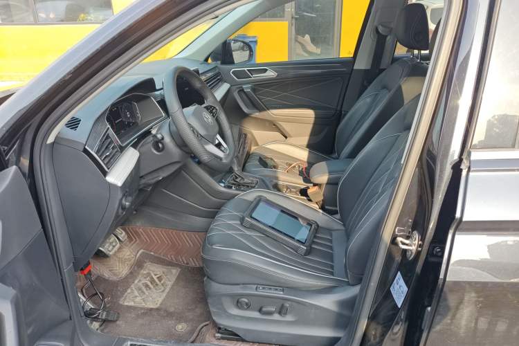 Used Volkswagen Tiguan L 2023 Restyled 330TSI Automatic Two-Wheel Drive R-Line Enhanced Comfort Version
