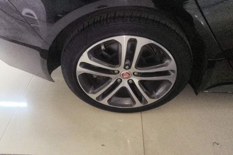 Used Jaguar XEL 2021 2.0T 250 PS R-DYNAMIC S Advanced Sport Edition Right Rear Wheel Hub