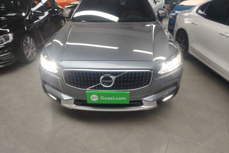 Used Volvo V90 2017 Cross Country T5 AWD Prestige Edition