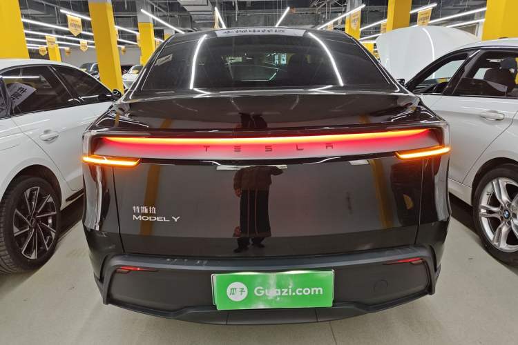 Used Tesla Model Y 2025 Rear-Wheel-Drive Version